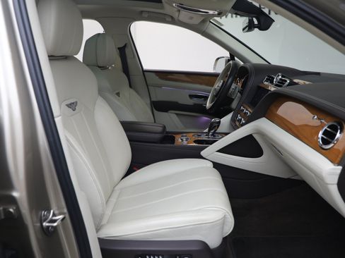 Certified 2021 Bentley Bentayga AWD/4WD image 26