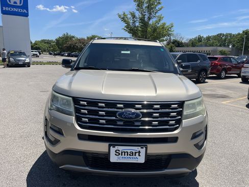 Used 2017 Ford Explorer XLT w/ Equipment Group 201A FWD image 9