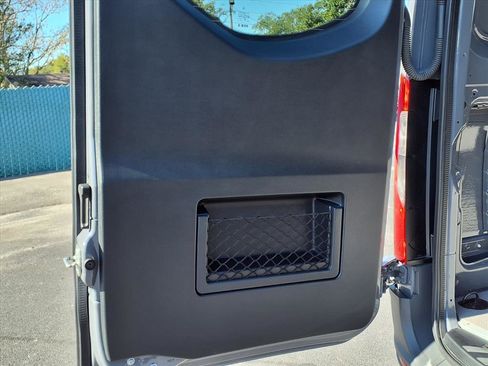 Used 2024 Mercedes-Benz Sprinter 2500 image 17