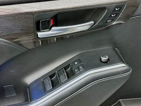 Used 2021 Toyota Highlander Limited image 15