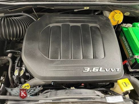 Used 2015 Chrysler Town & Country Touring FWD image 24