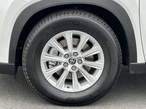 Used 2025 Toyota Grand Highlander AWD image 32