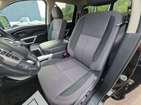 Certified 2022 Nissan Titan SV w/ SV Convenience Package AWD/4WD image 11