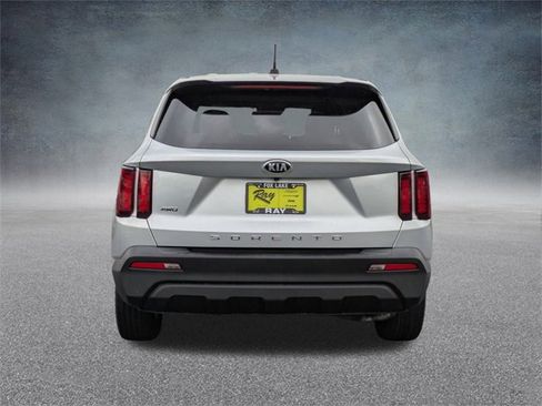 Used 2021 Kia Sorento LX image 5