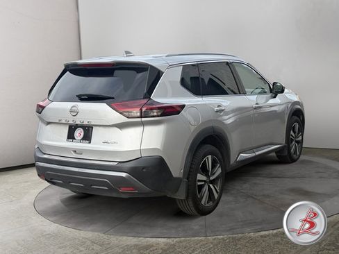 Used 2023 Nissan Rogue SL w/ SL Premium Package image 4