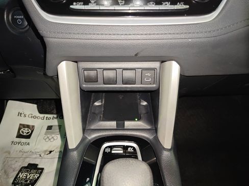 Used 2024 Toyota Corolla Cross SE image 23