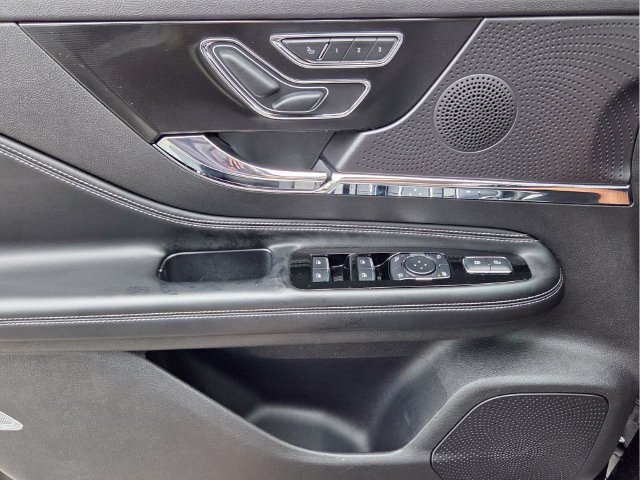 Used 2024 Lincoln Corsair Reserve FWD image 33