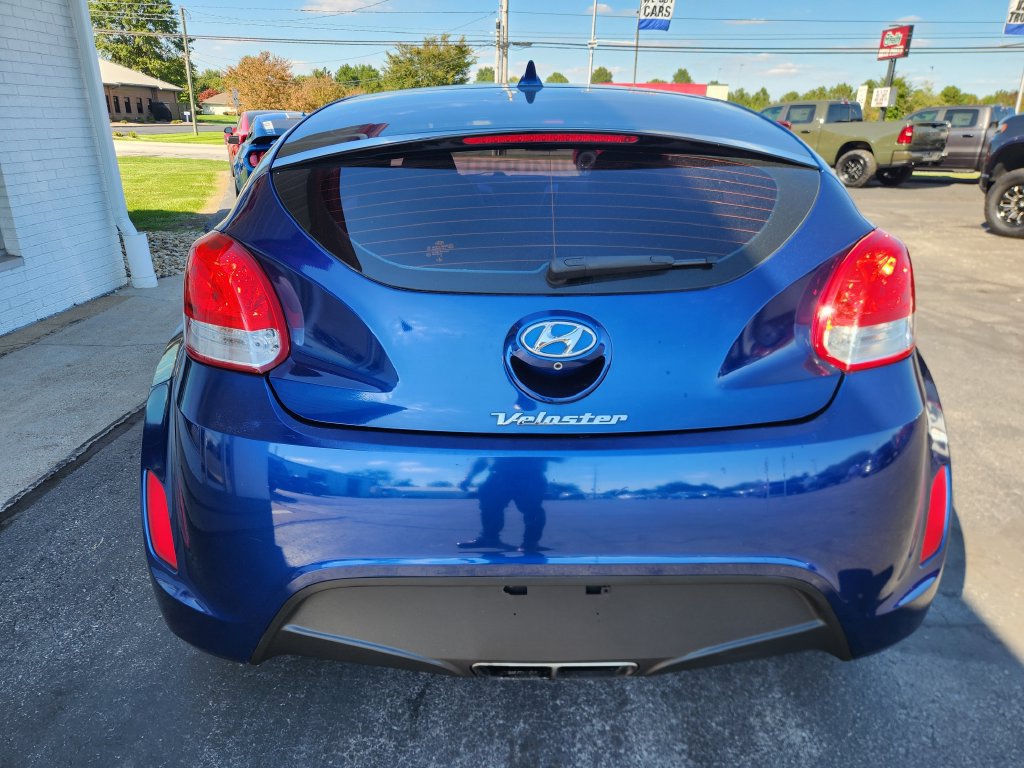 Used 2016 Hyundai Veloster FWD image 4