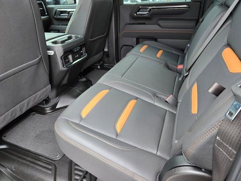 Used 2025 GMC Sierra 2500 AT4 w/ Technology Package image 40