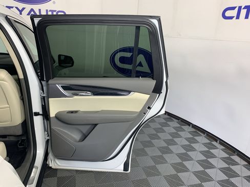 Used 2023 Cadillac XT6 Premium Luxury FWD image 39