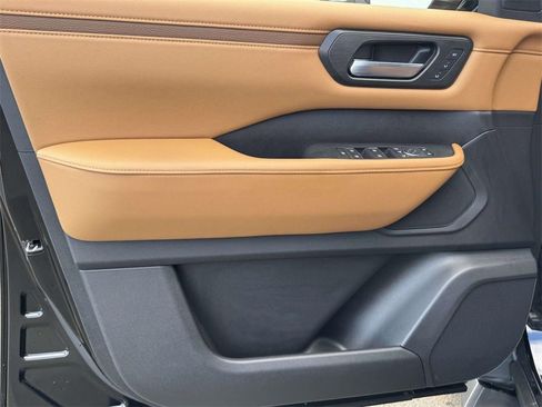 Certified 2025 Nissan Armada SL w/ Captain's Chari Seat Package image 28