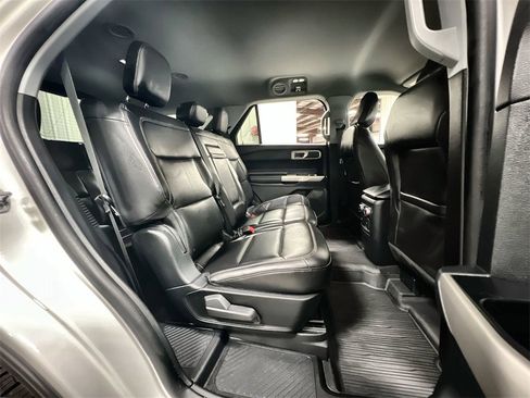 Used 2022 Ford Explorer XLT w/ Equipment Group 202A image 23
