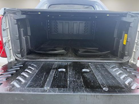 Used 2013 Chevrolet Avalanche LTZ image 26