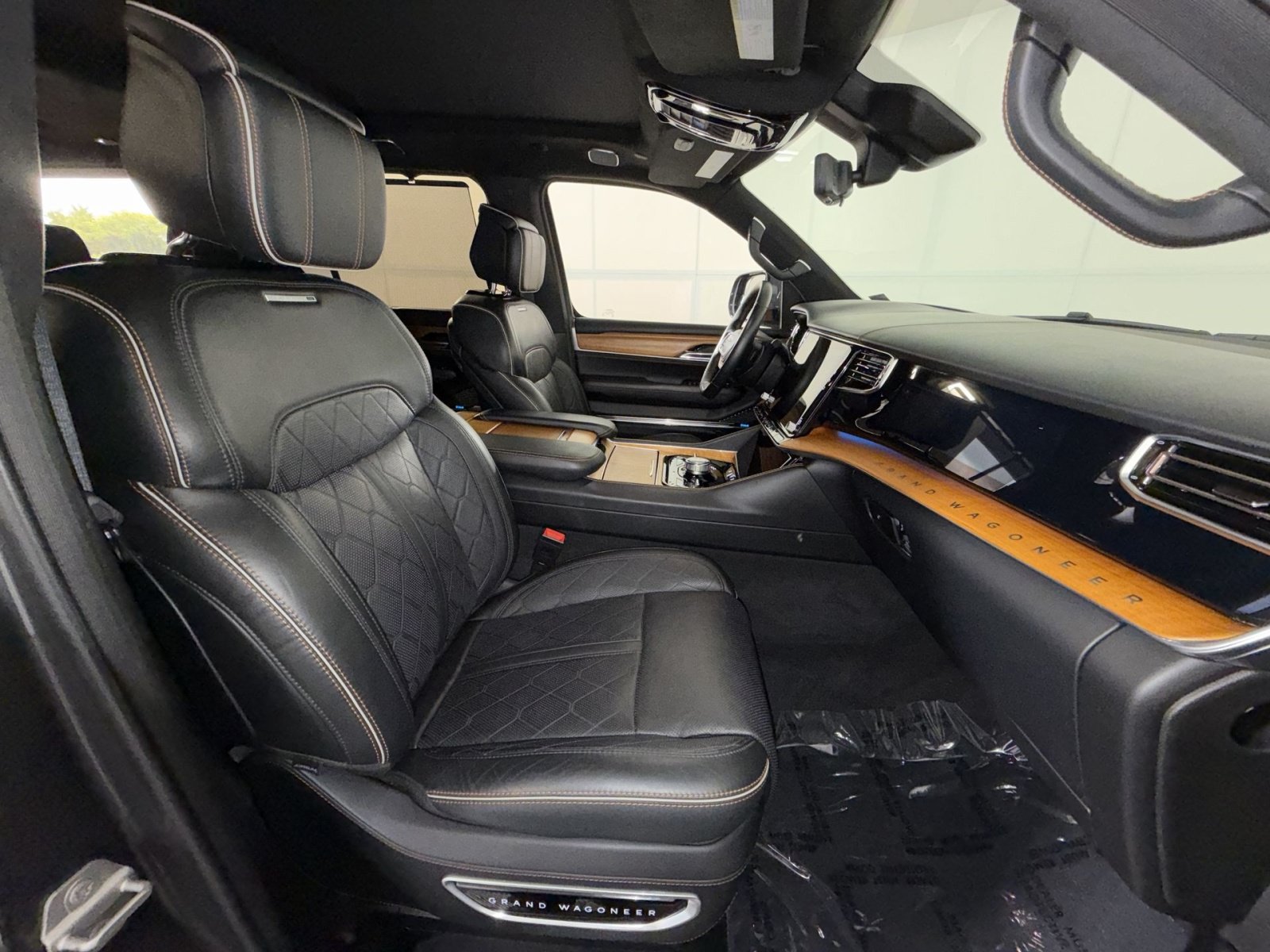 Used 2022 Jeep Grand Wagoneer Series III w/ Flexible Seating Group AWD/4WD image 28