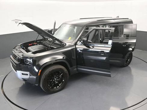 Used 2025 Land Rover Defender 110 S AWD/4WD image 70