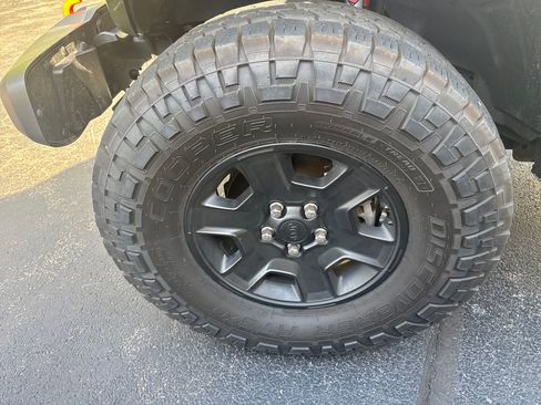 Used 2021 Jeep Gladiator Mojave AWD/4WD image 6