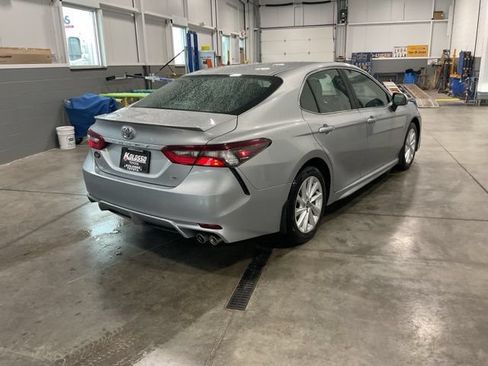 Used 2024 Toyota Camry SE FWD image 6