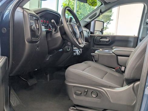 Used 2025 Chevrolet Silverado 2500 Custom w/ Custom Value Package image 8