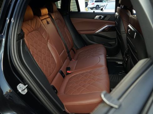 Used 2025 BMW X6 xDrive40i w/ Executive Package image 21