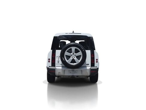 Used 2023 Land Rover Defender 130 SE AWD/4WD image 7