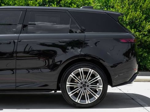 New 2026 Land Rover Range Rover Sport Dynamic SE AWD/4WD image 18