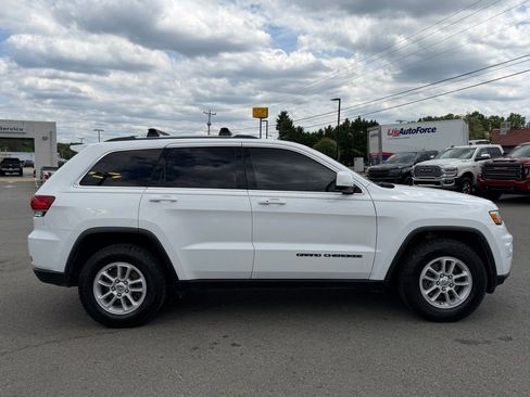 Used 2020 Jeep Grand Cherokee Laredo RWD image 2