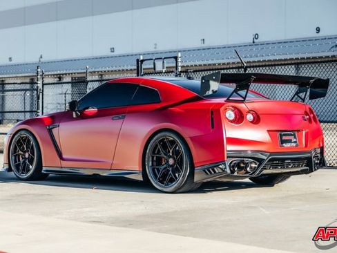 Used 2020 Nissan GT-R Premium w/ Premium Interior Package image 9