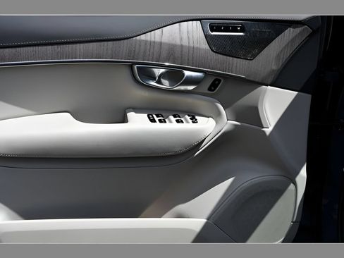 Certified 2024 Volvo XC90 B6 Ultimate w/ Protection Package Premier AWD/4WD image 29