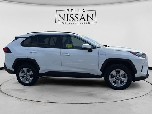 Used 2020 Toyota RAV4 XLE AWD/4WD image 6