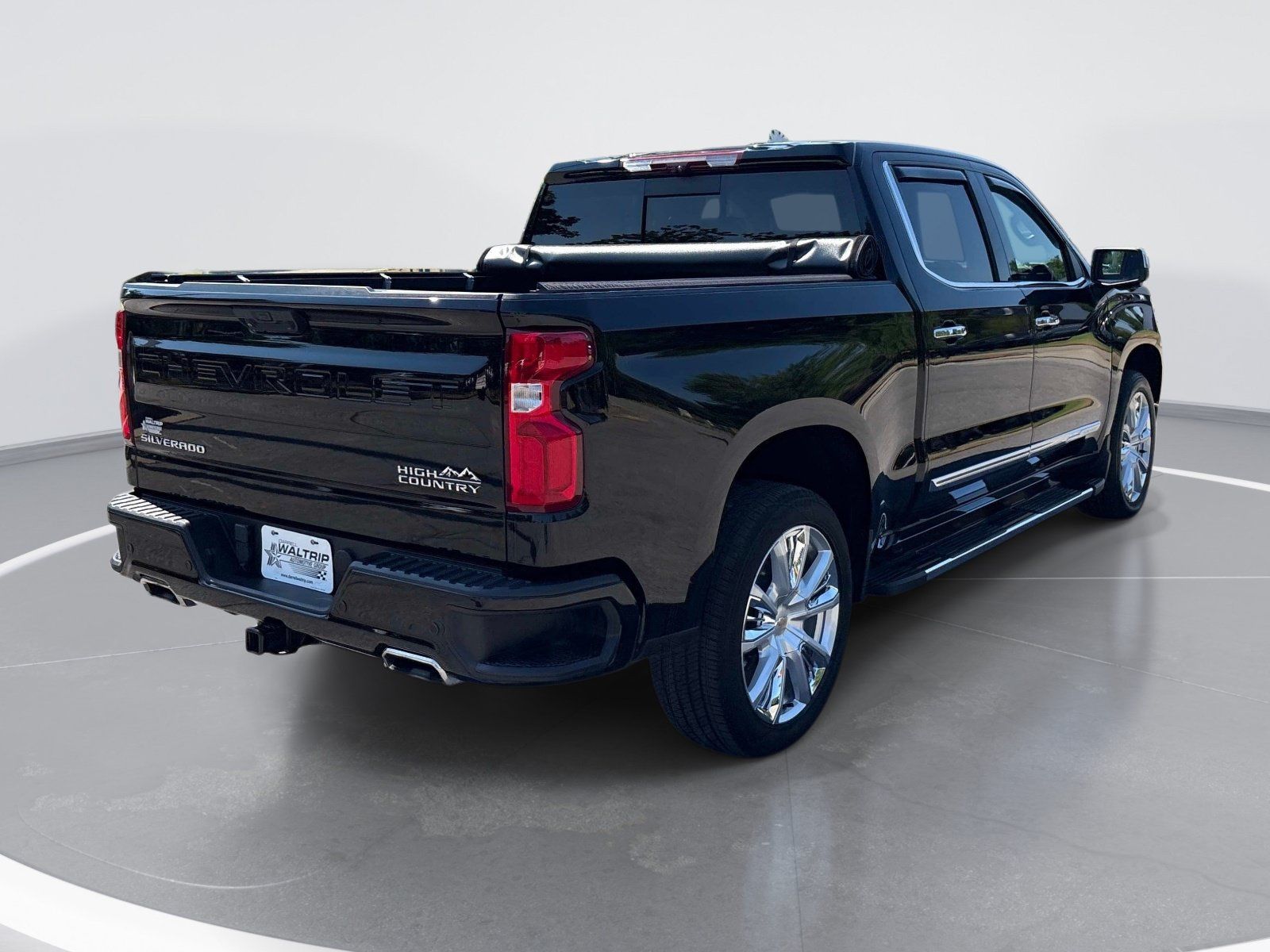 Used 2023 Chevrolet Silverado 1500 High Country w/ High Country Premium Package AWD/4WD image 8