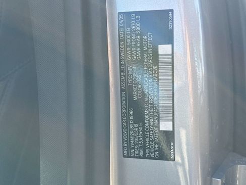 Certified 2025 Volvo XC60 B5 Core AWD/4WD image 28