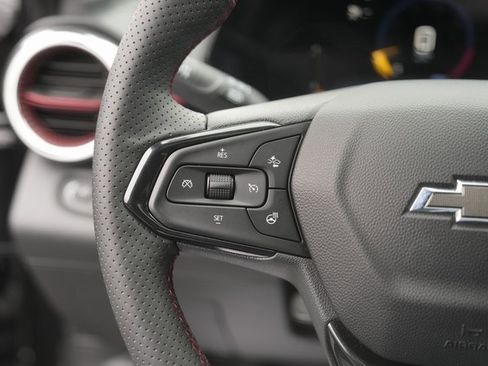 Used 2025 Chevrolet Trax RS w/ Sunroof Package image 23