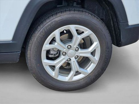 Used 2024 Jeep Compass Latitude AWD/4WD image 14