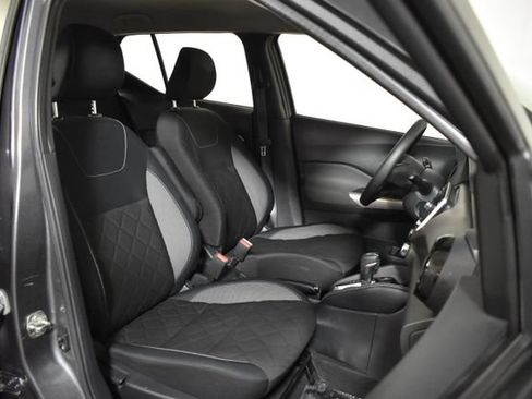 Used 2018 Nissan Kicks SV FWD image 32