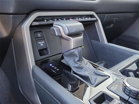 Used 2023 Toyota Tundra Limited image 25