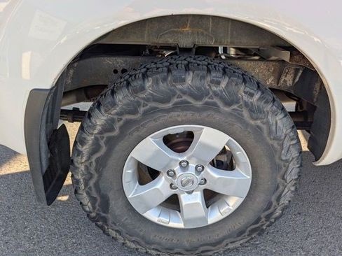 Used 2012 Nissan Frontier SV w/ SV Premium Utility Pkg AWD/4WD image 5