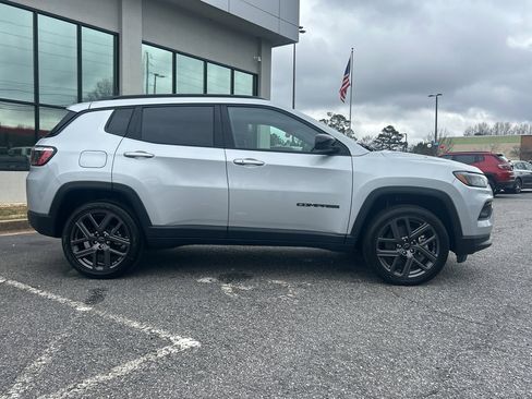 New 2026 Jeep Compass Latitude image 3