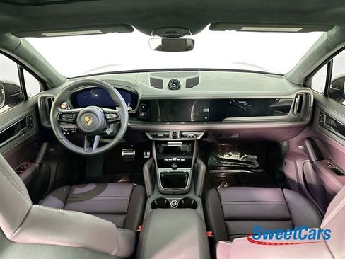 Used 2026 Porsche Cayenne GTS AWD/4WD image 15