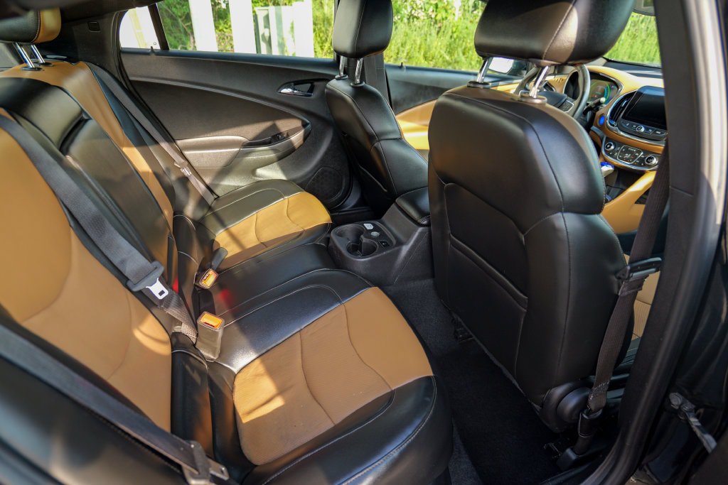 Used 2018 Chevrolet Volt Premier w/ Driver Confidence Package FWD image 32