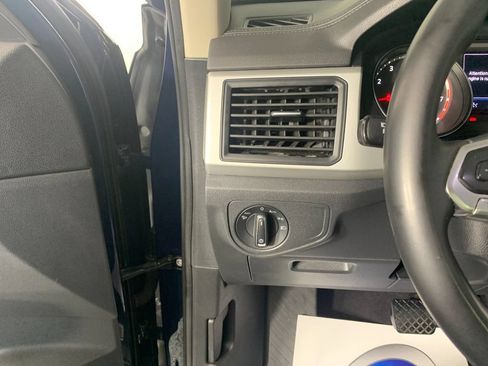 Used 2021 Volkswagen Atlas SE FWD image 16