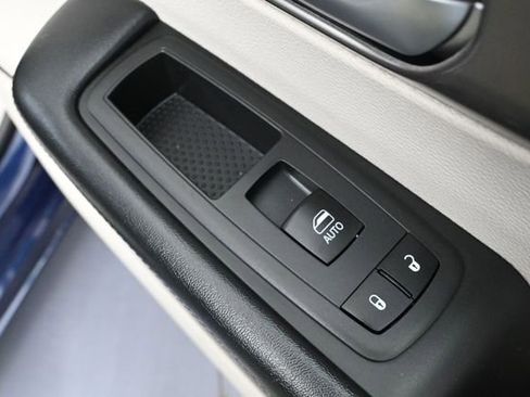Used 2018 Chrysler Pacifica Limited w/ Advanced Safetytec Group FWD image 46