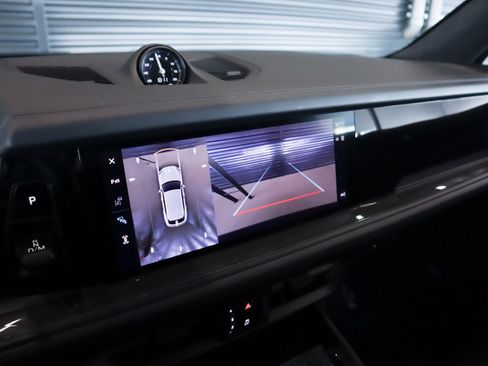 Certified 2025 Porsche Cayenne GTS AWD/4WD image 20