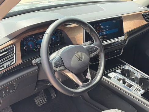 Used 2026 Volkswagen Atlas SE FWD image 16