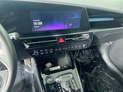 Certified 2025 Kia Niro EX Touring FWD image 26