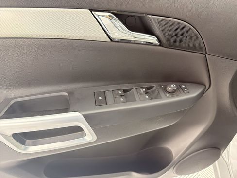 Used 2012 Chevrolet Captiva Sport LT w/ Convenience Package FWD image 22