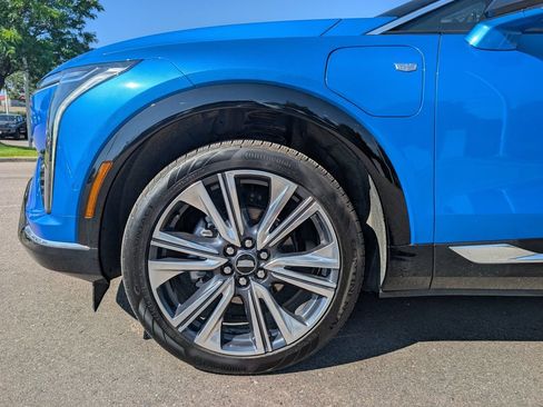 Certified 2025 Cadillac Optiq Luxury 2 AWD/4WD image 9