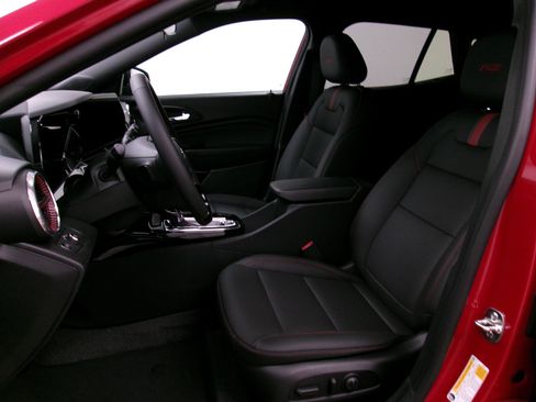 Used 2026 Chevrolet Trax RS w/ Driver Confidence Package FWD image 8