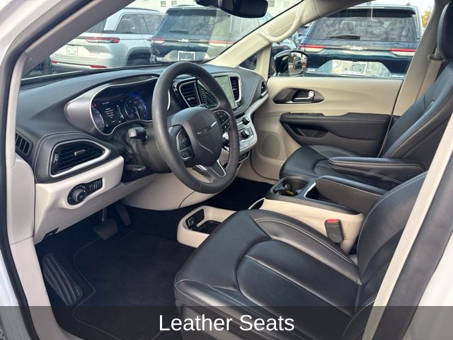 Certified 2024 Chrysler Pacifica Touring-L FWD image 9