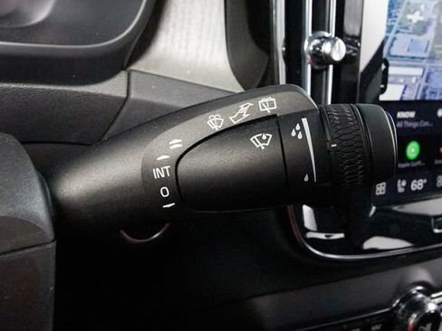 Certified 2025 Volvo XC40 B5 Core AWD/4WD image 20