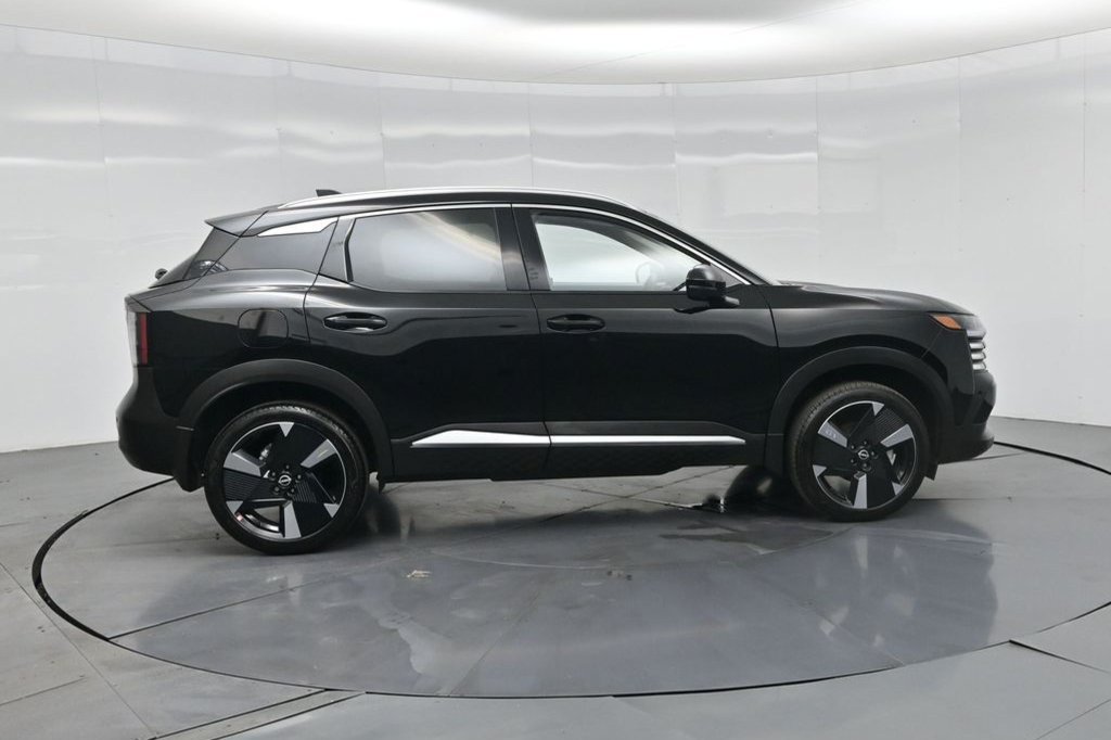 Used 2026 Nissan Kicks SR FWD image 4